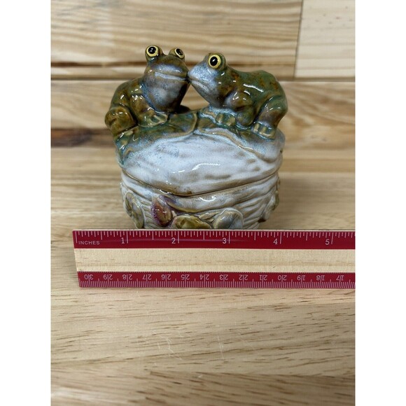 Kissing Frogs Ceramic Trinket Box With Lid Shiny Lusterware Finish - Picture 9 of 11